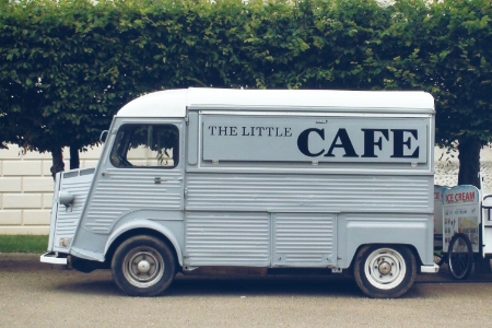 キャンピングカー